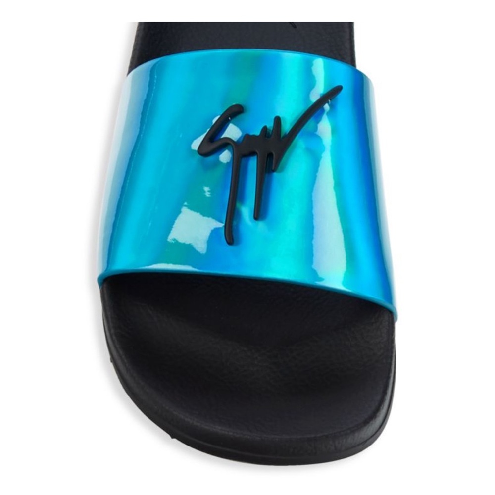 GIUSEPPE ZANOTTI
Metropolis Poolside Slides